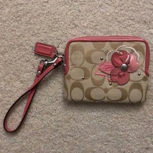 💜 Coach monogram wristlet